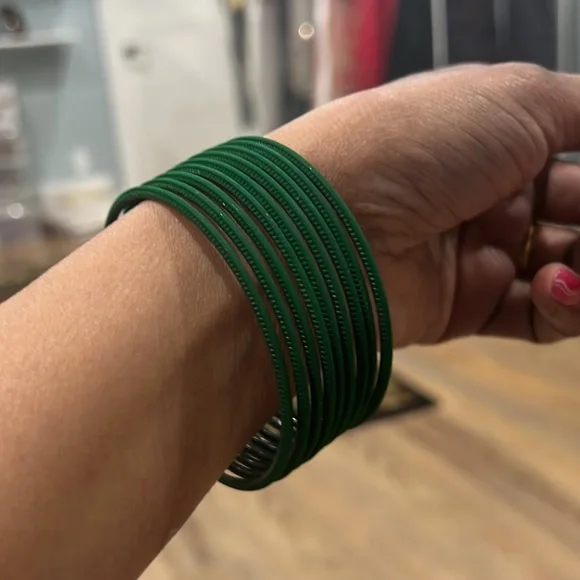 Green bangle - Picture 2 of 2